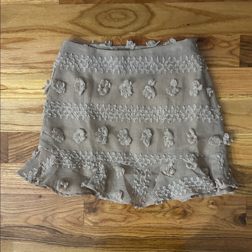 &merci Textured Ruffle-Hem Mini Skirt in Cream